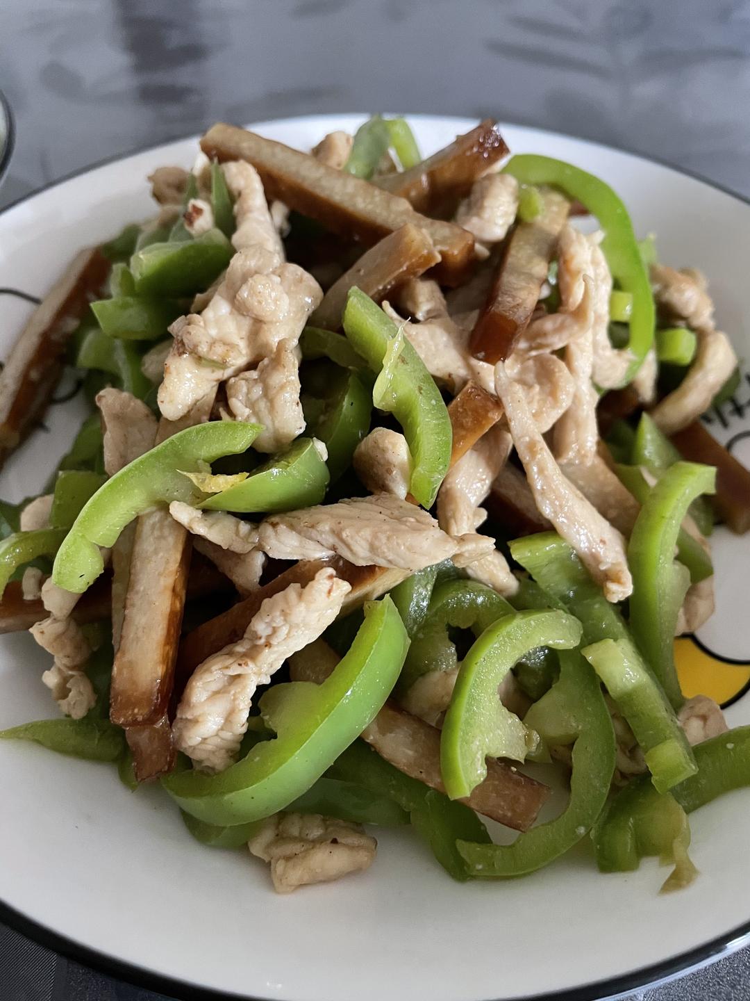 青椒豆干鸡胸肉的做法