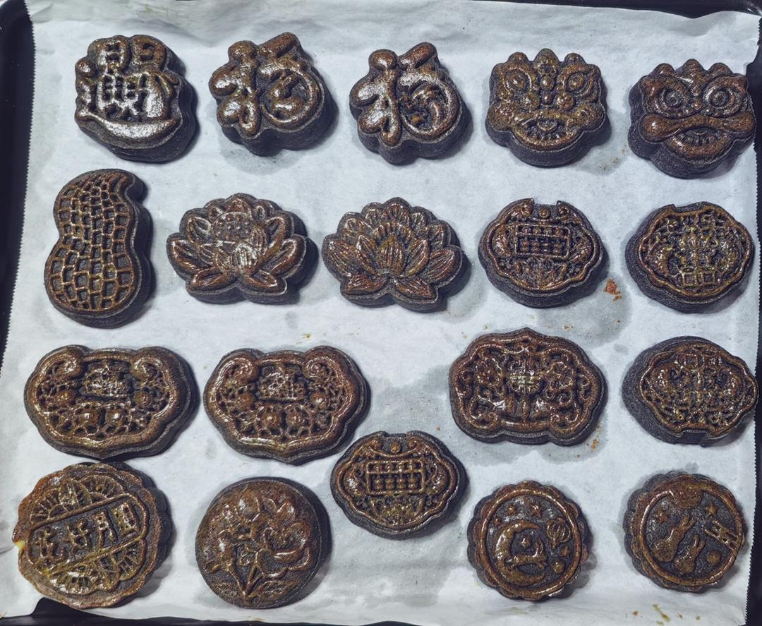 黑米月饼 | 青铜鎏金月饼