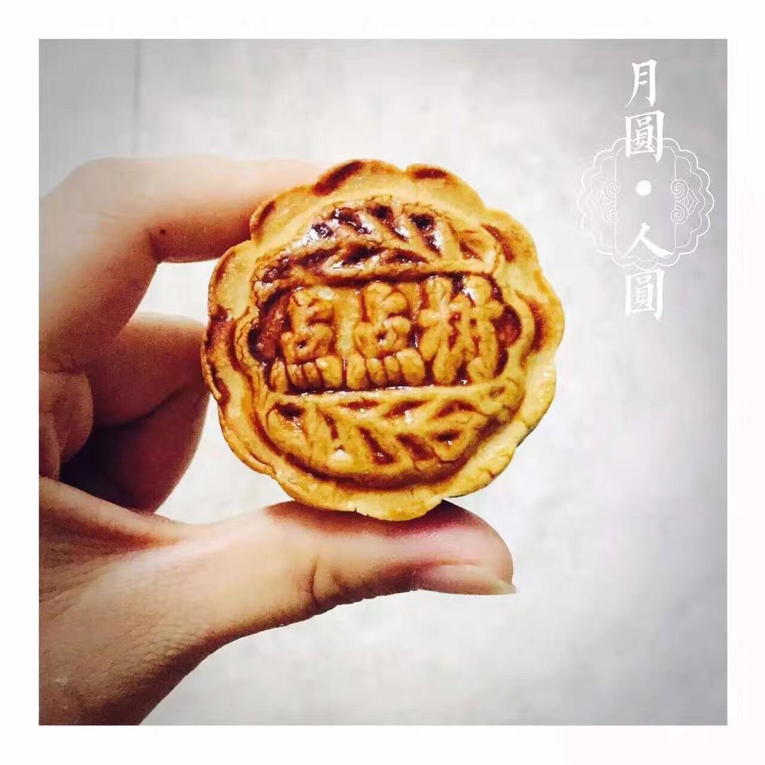 广式月饼—蛋黄莲蓉月饼