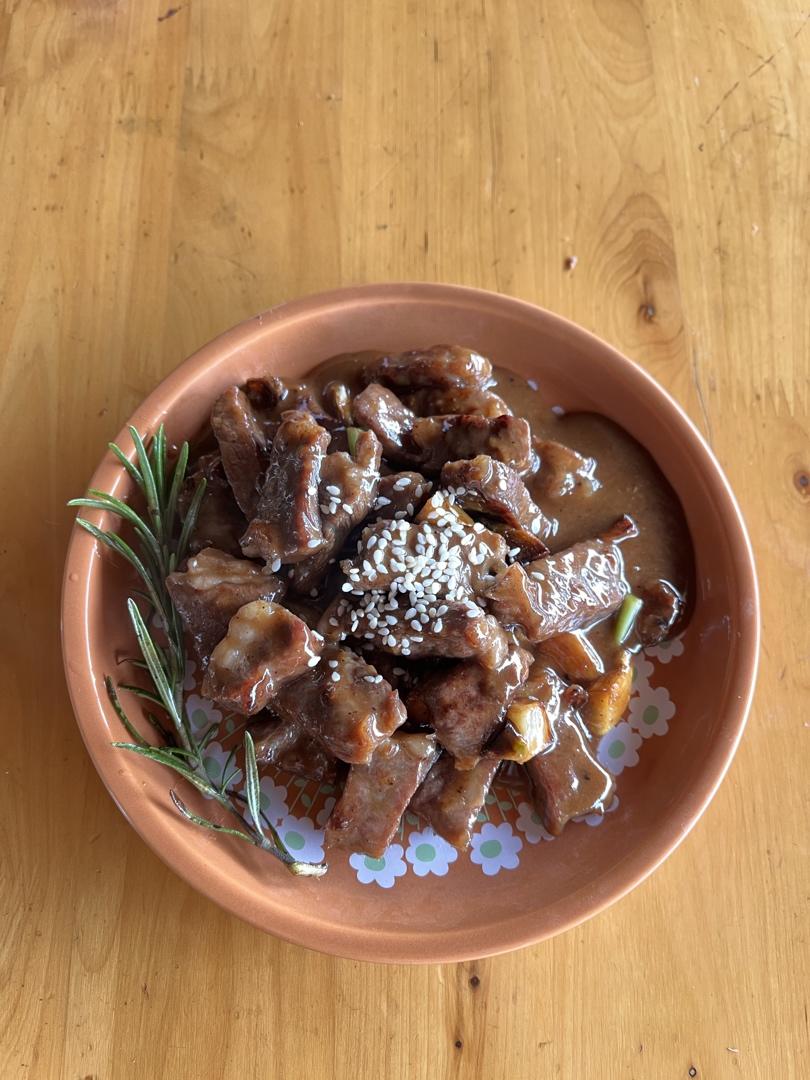 听起来就很好吃的黑椒蒜子牛肉粒