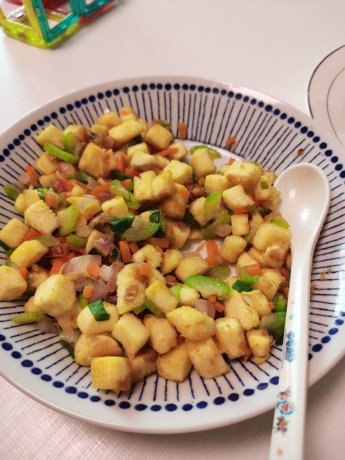 七彩馒头丁（剩馒头也有春天）