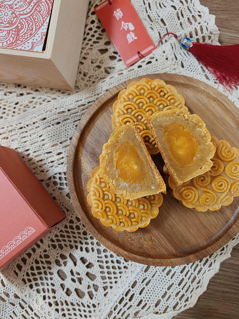 广式月饼—蛋黄莲蓉月饼