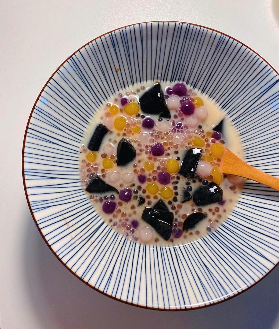 自制鲜芋仙芋圆（另附: 蜜红豆和仙草冻的做法）