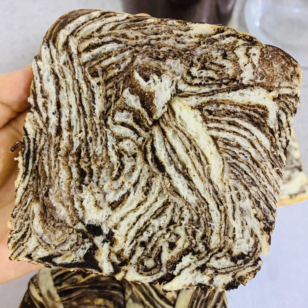爆好吃大理石纹巧克力吐司