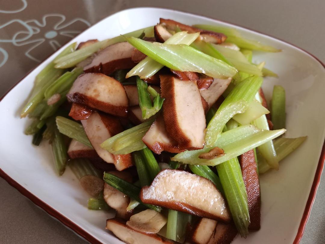 西芹炒豆干