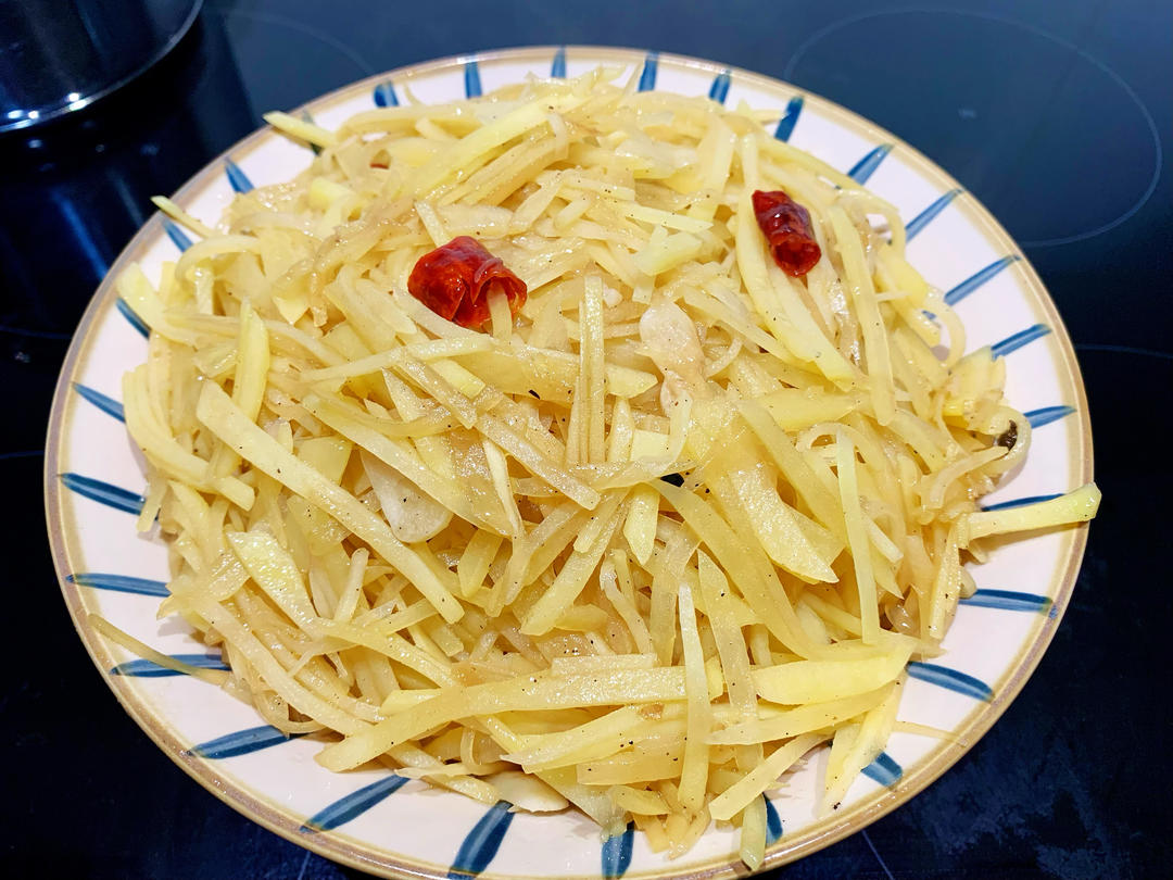 厨师长教你：“炝炒土豆丝”的家常做法，口感爽脆