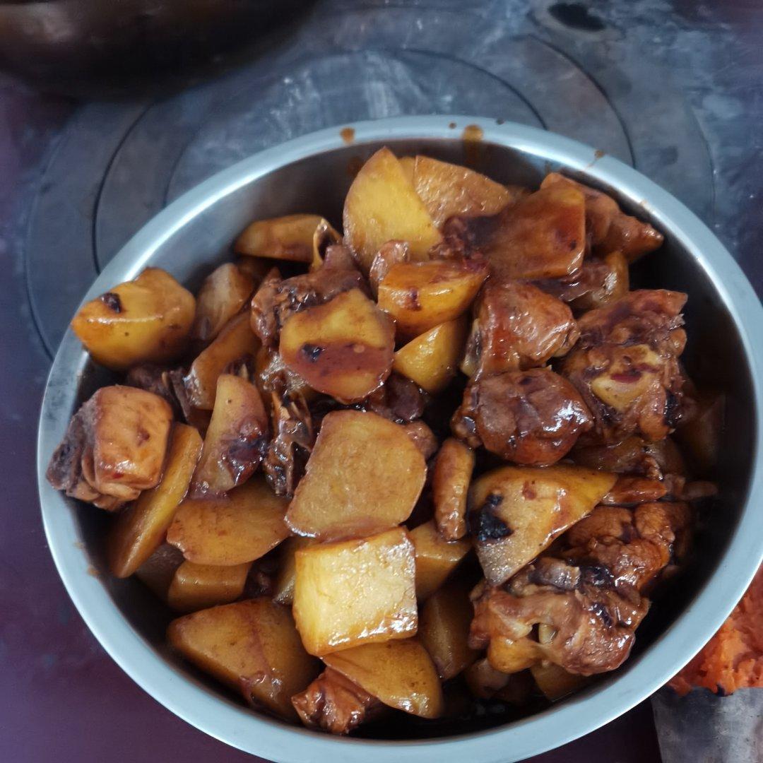 土豆炒鸡块