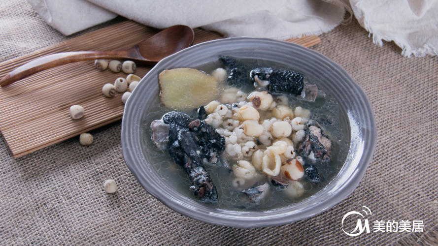 莲子乌鸡汤的做法