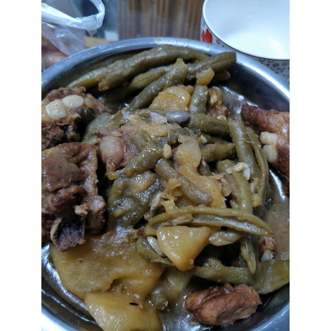 红烧排骨炖豆角土豆