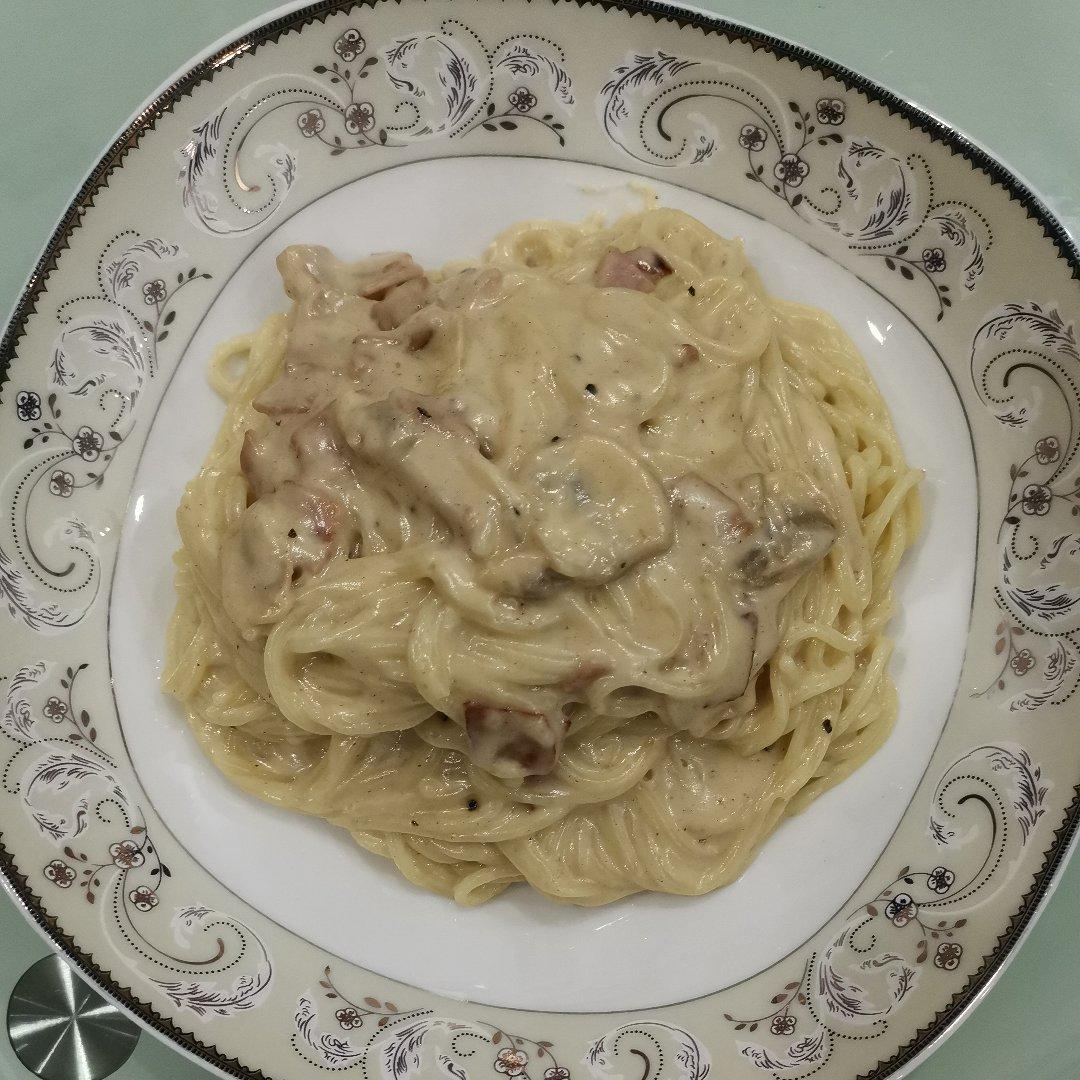 火腿蘑菇奶油意面