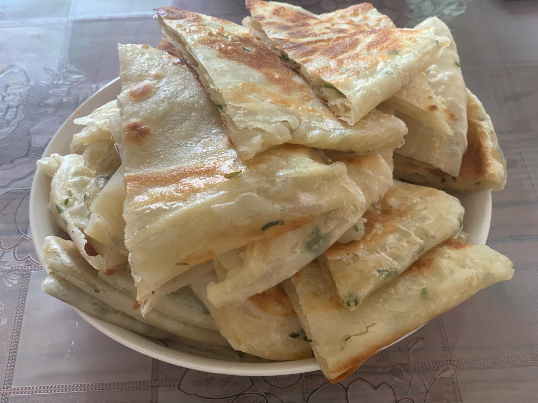 烙饼不硬的小窍门 掌握了你也能看出柔软多层凉了不硬的小油饼