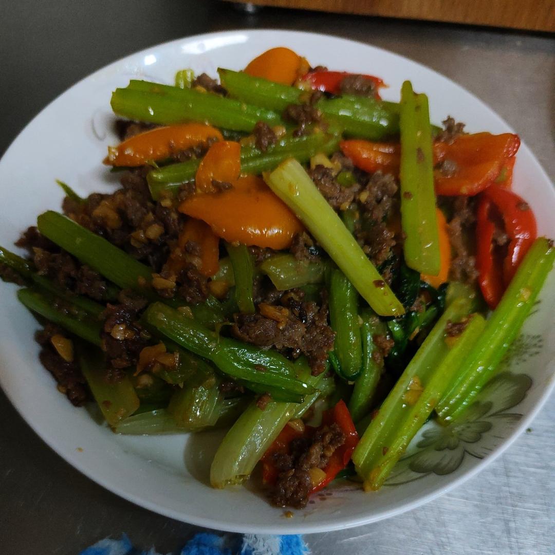 芹菜牛肉末「下饭神器」