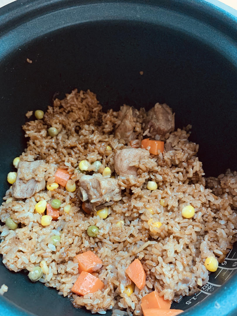 【排骨焖饭】