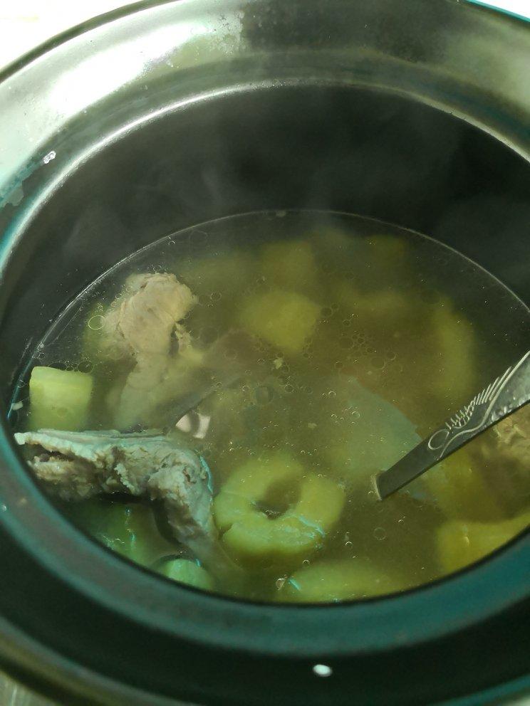 猪骨黄豆苦瓜汤