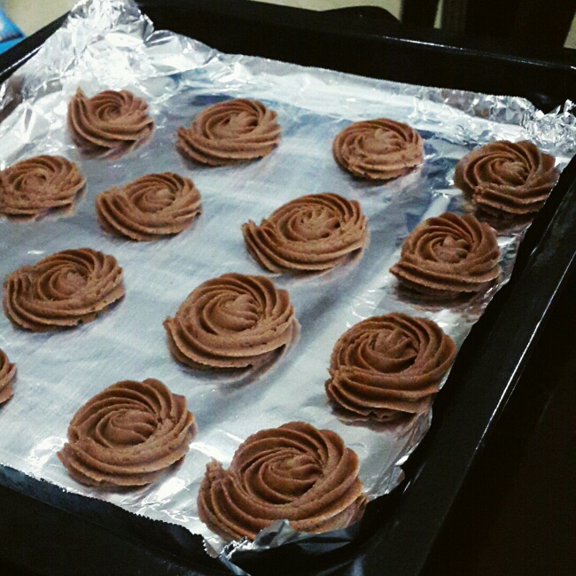 挤花毫无压力的巧克力曲奇