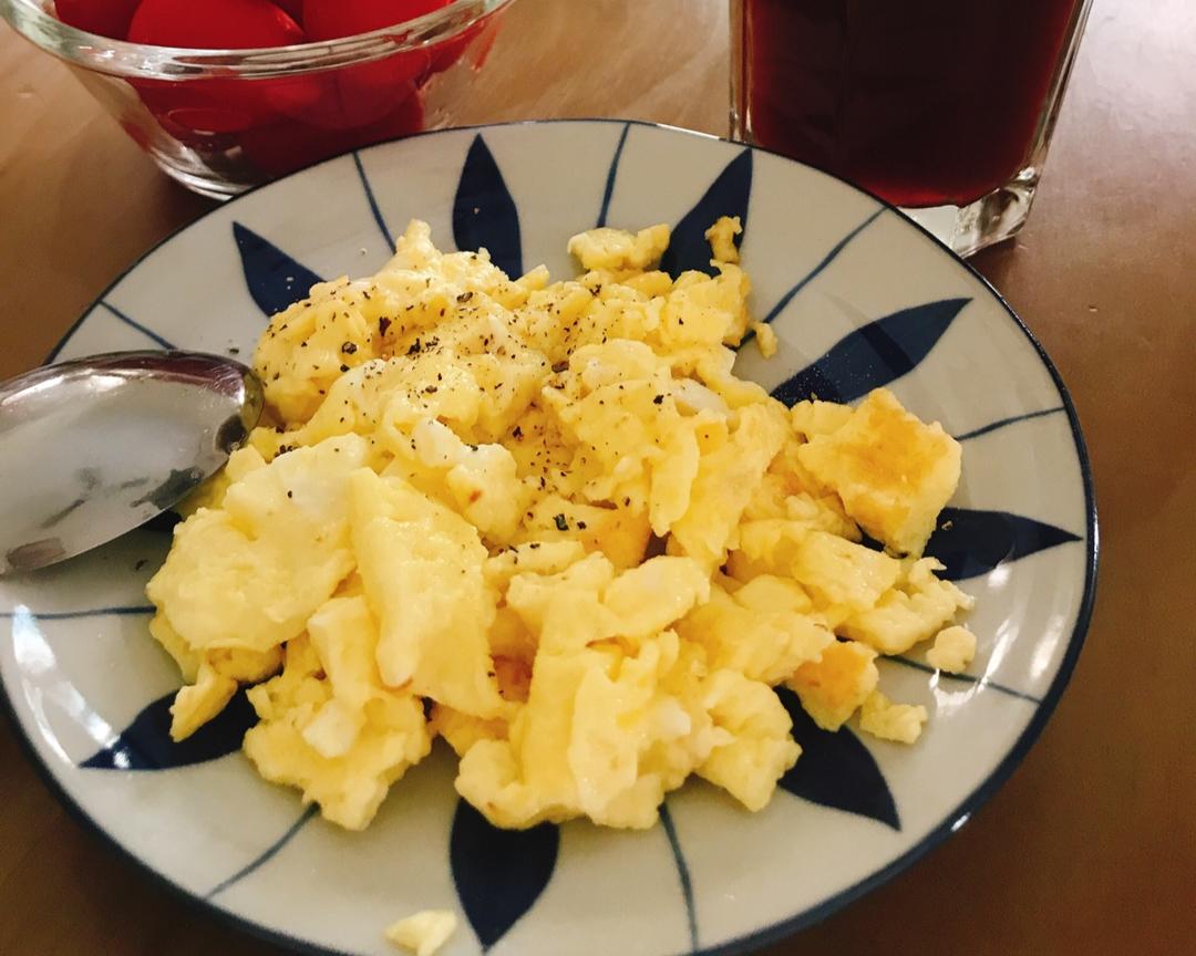 美式黄油炒蛋早餐1