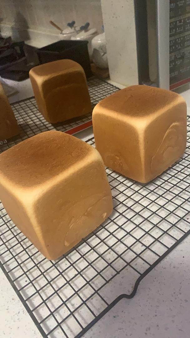 吐司，奶香手撕面包，超级香浓