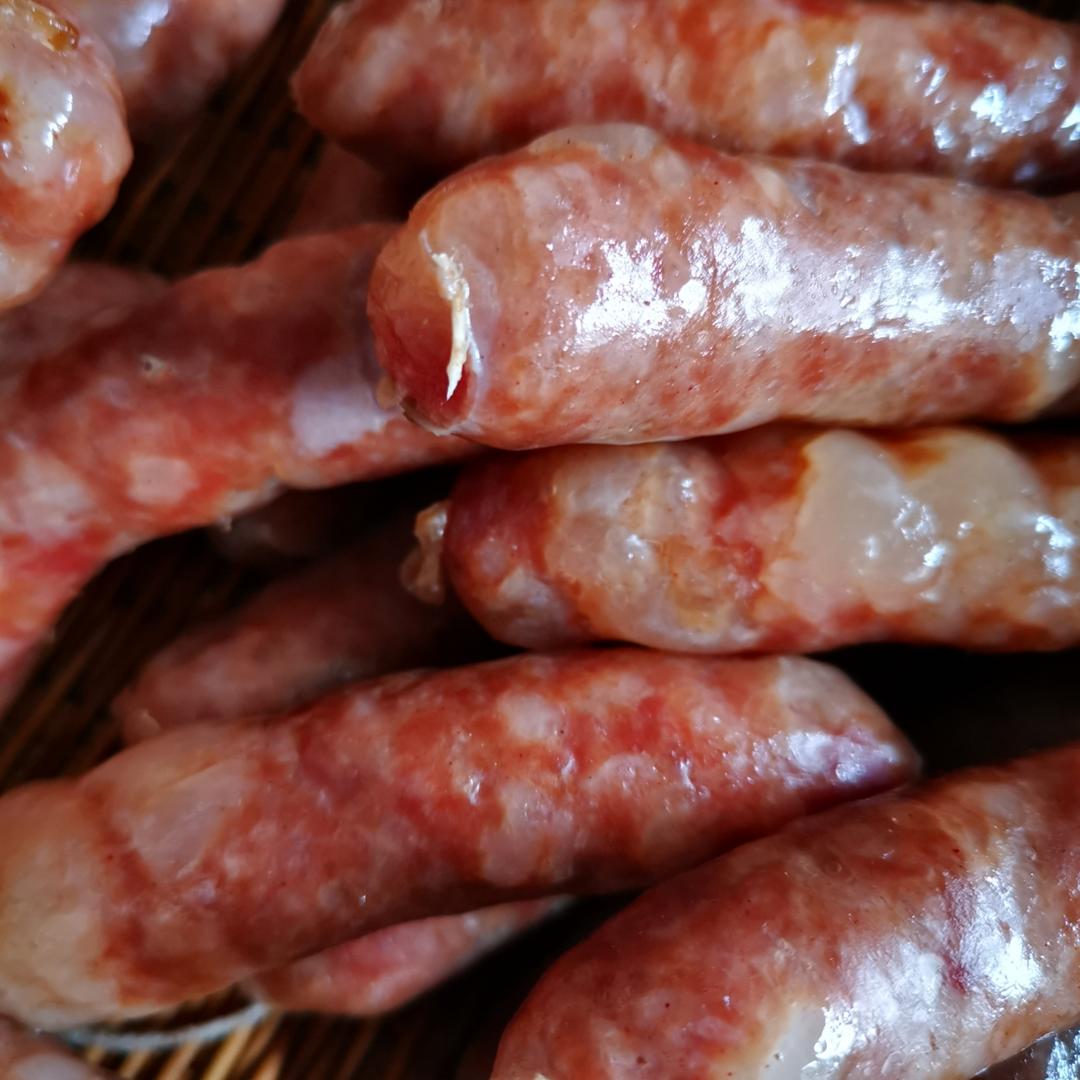 花76买了6斤猪肉，给小朋友做台湾烤肠，Q弹爆汁，脆皮紧实好吃