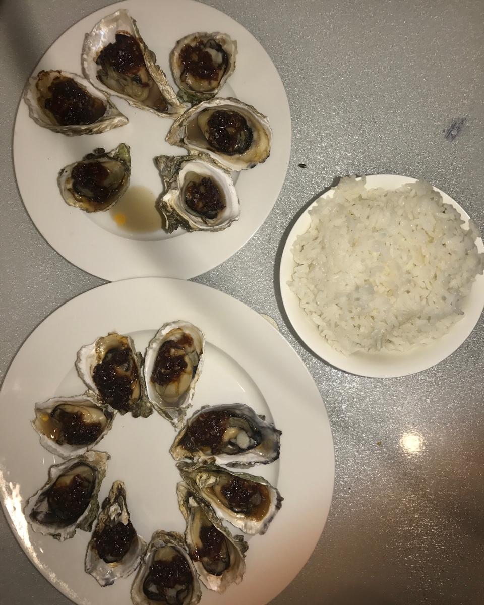 完胜大排档的蒜蓉烤生蚝（烤箱版）