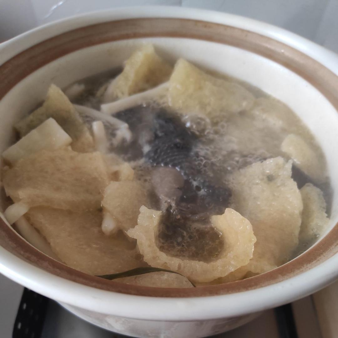 乌鸡双菇汤（儿童也能喝的元气汤）