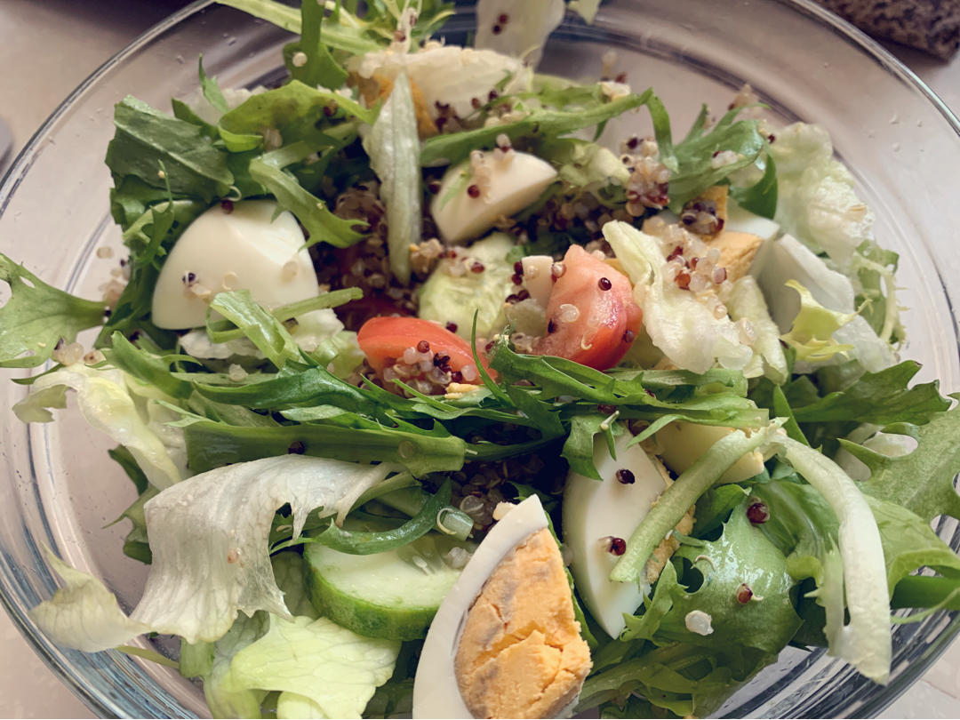 藜麦鸡蛋蔬菜沙拉