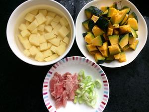 南瓜烩土豆的做法 步骤1