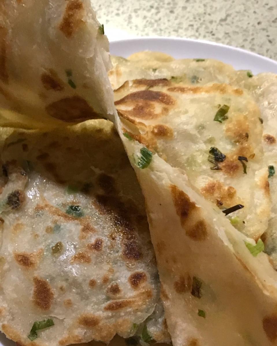 鸡蛋葱油饼                  （更新饼坯保存方法）
