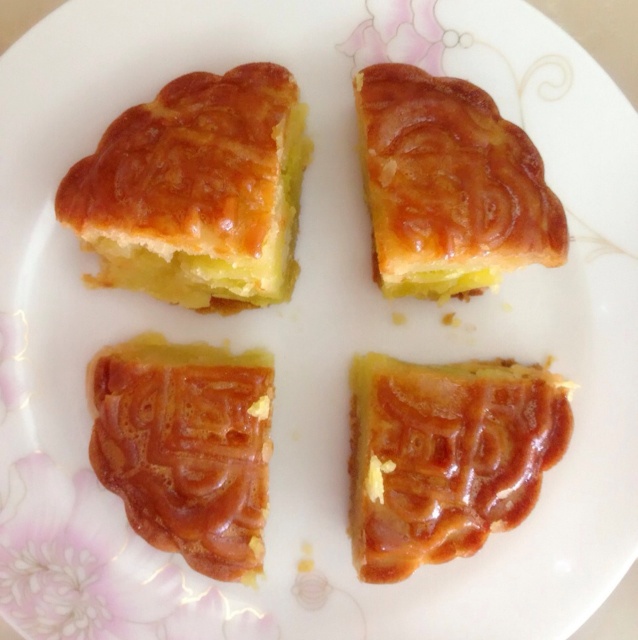 广式蛋黄莲蓉月饼