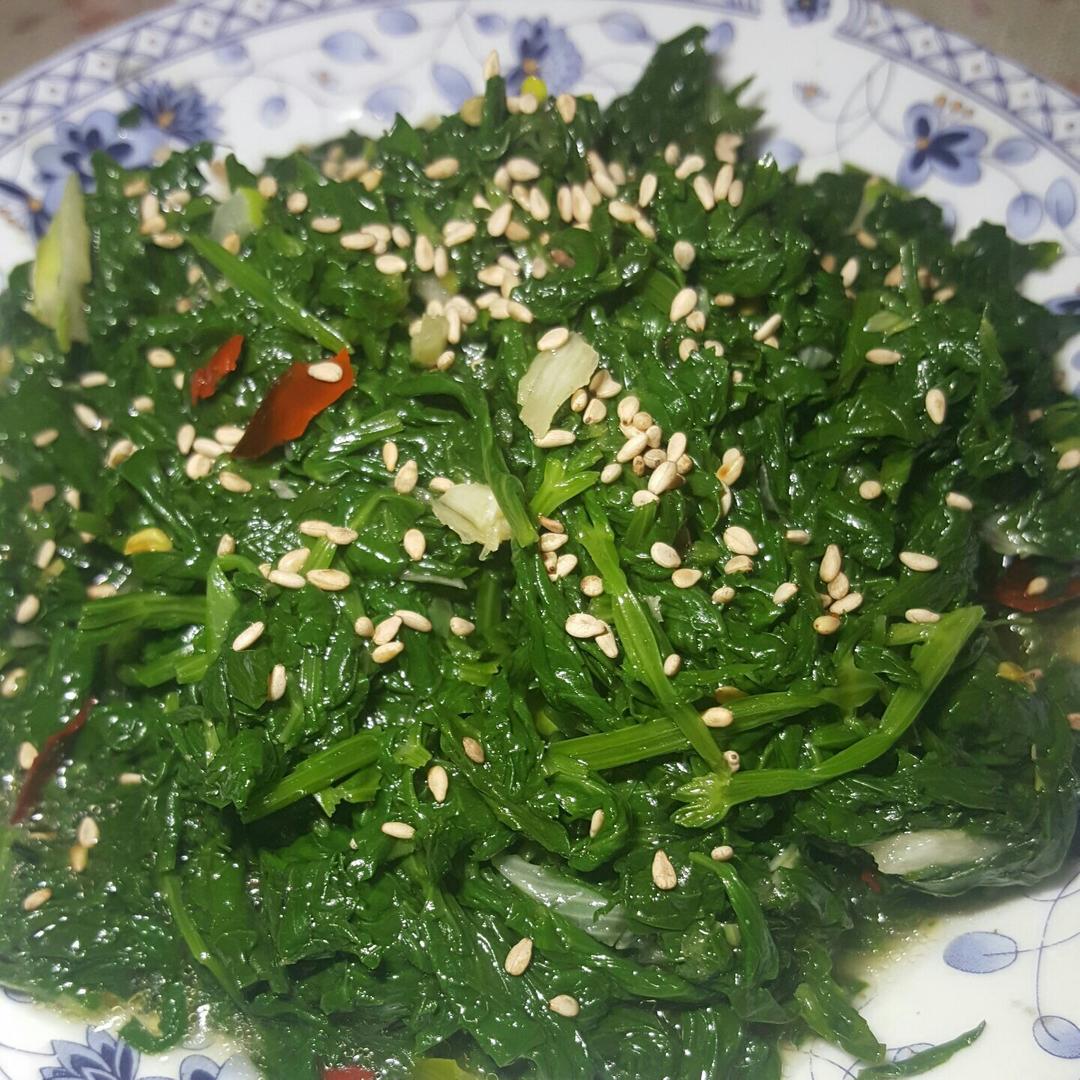 凉拌芹菜叶