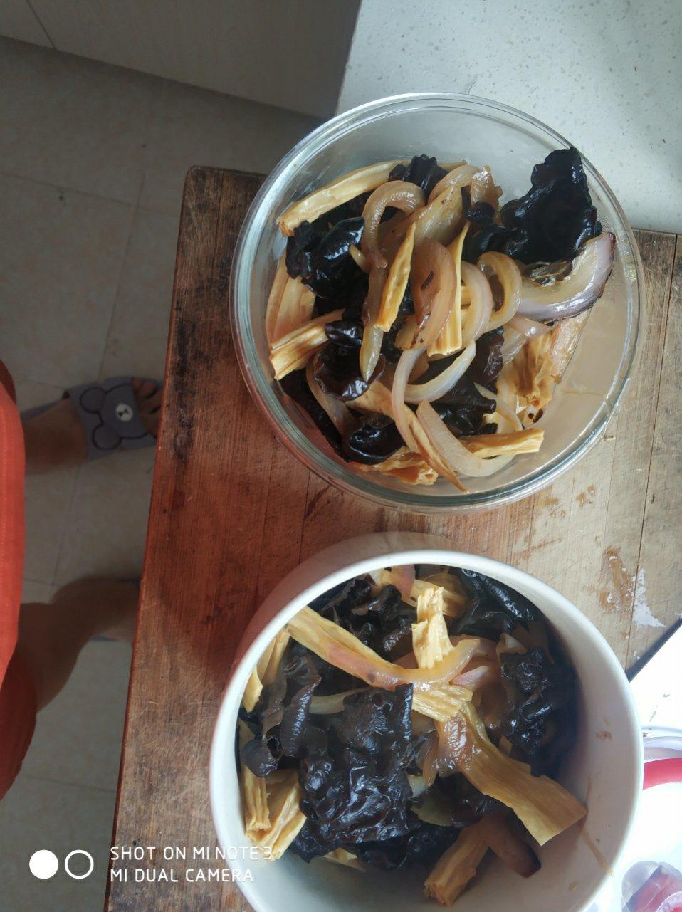 洋葱木耳炒腐竹