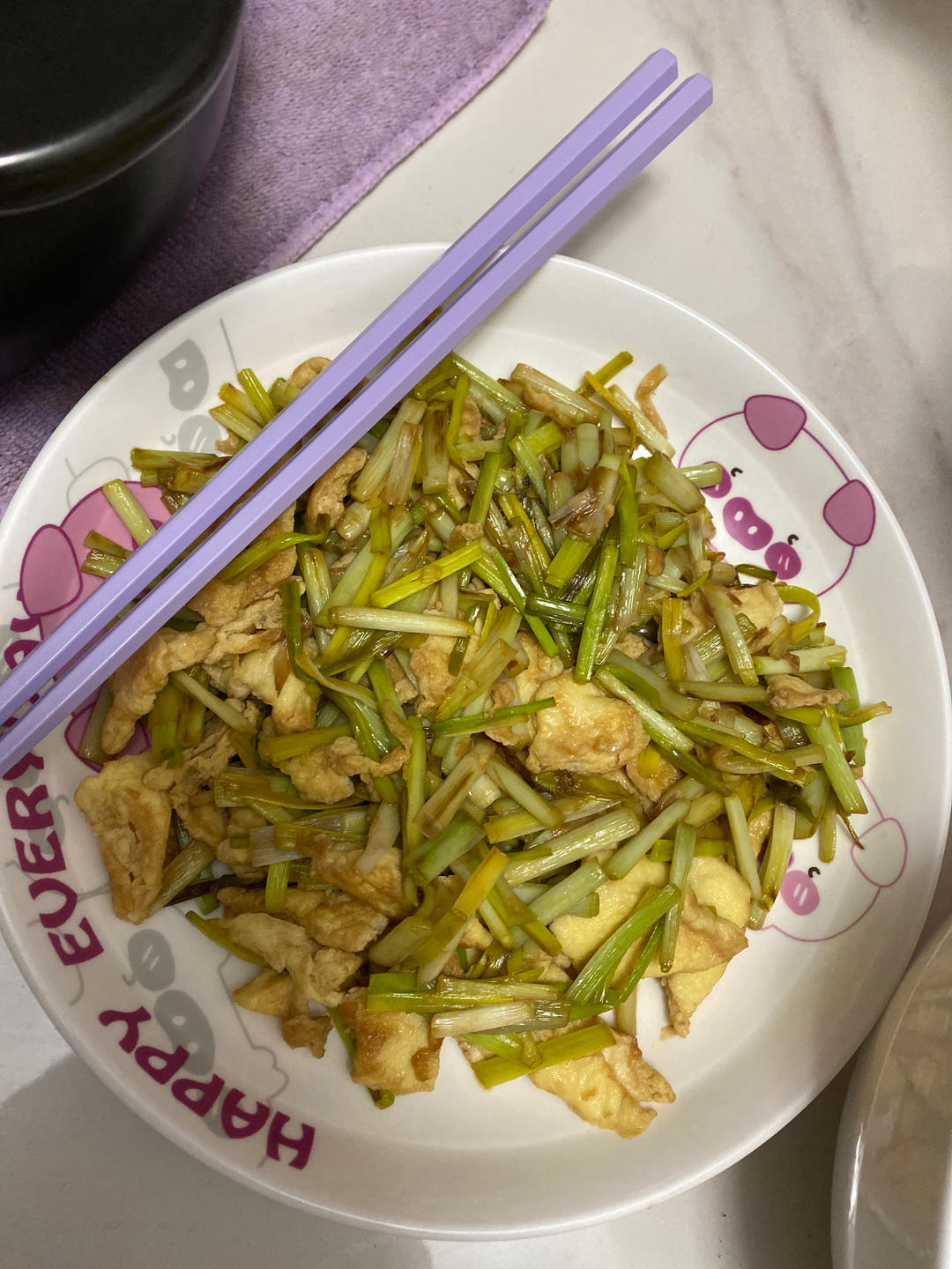 整个简单的韭黄炒蛋（手把手教学）