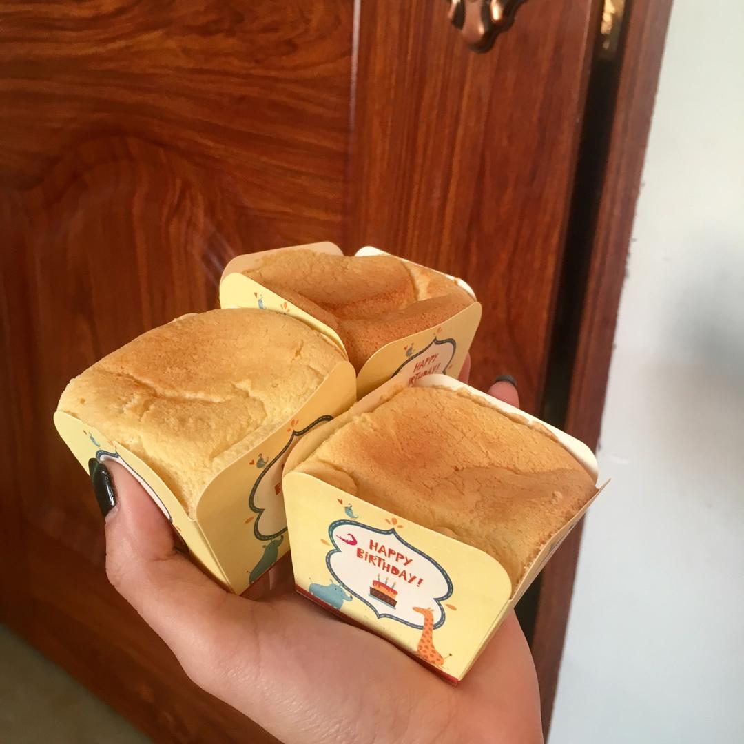 软绵绵戚风纸杯蛋糕