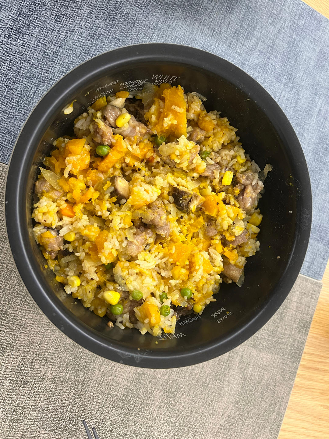 快手电饭煲南瓜焖饭