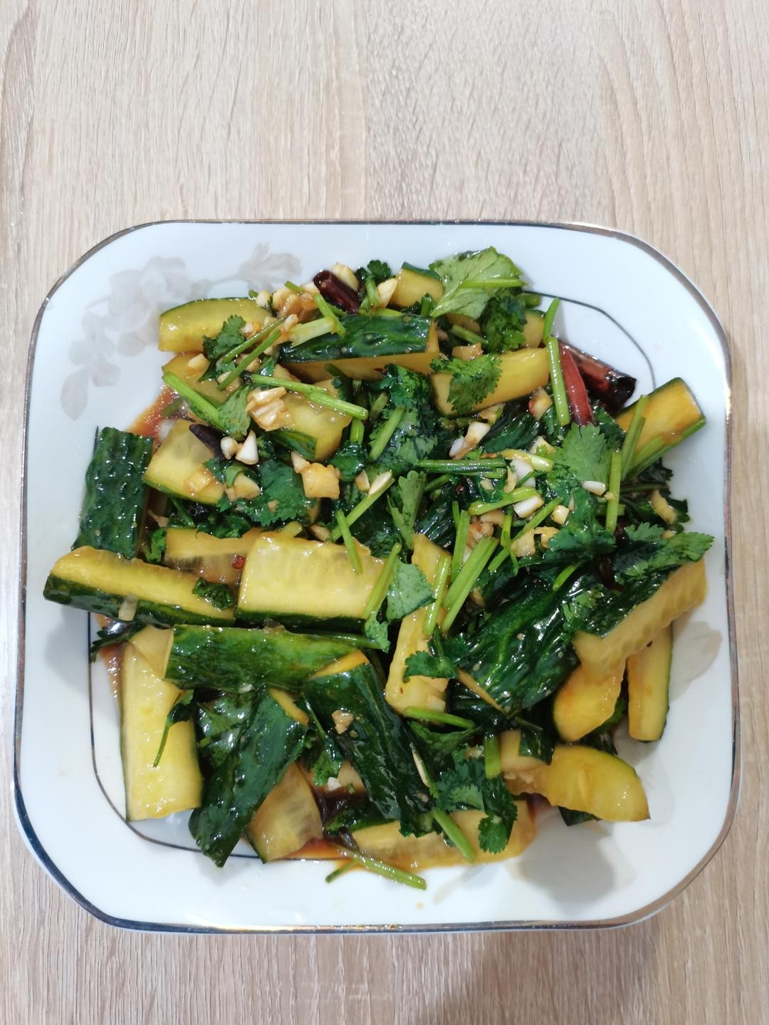 爽口的凉拌黄瓜🥒的做法