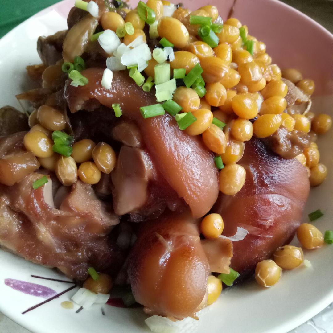 黄豆烧猪蹄