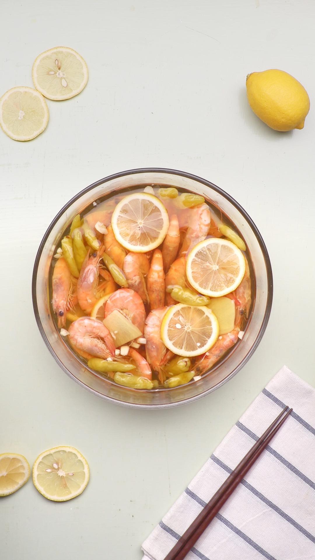 柠檬泡椒虾的做法