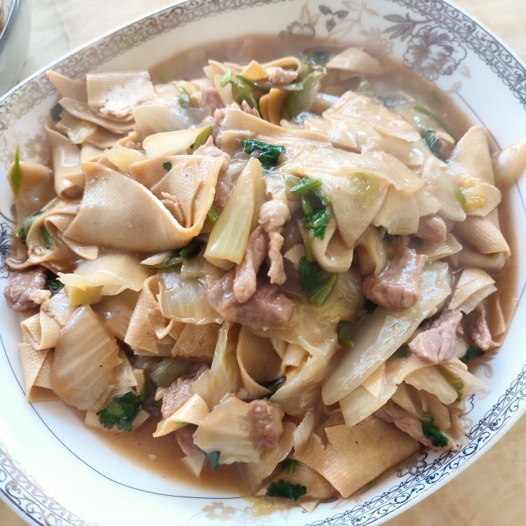 白菜干豆腐炒肉的做法