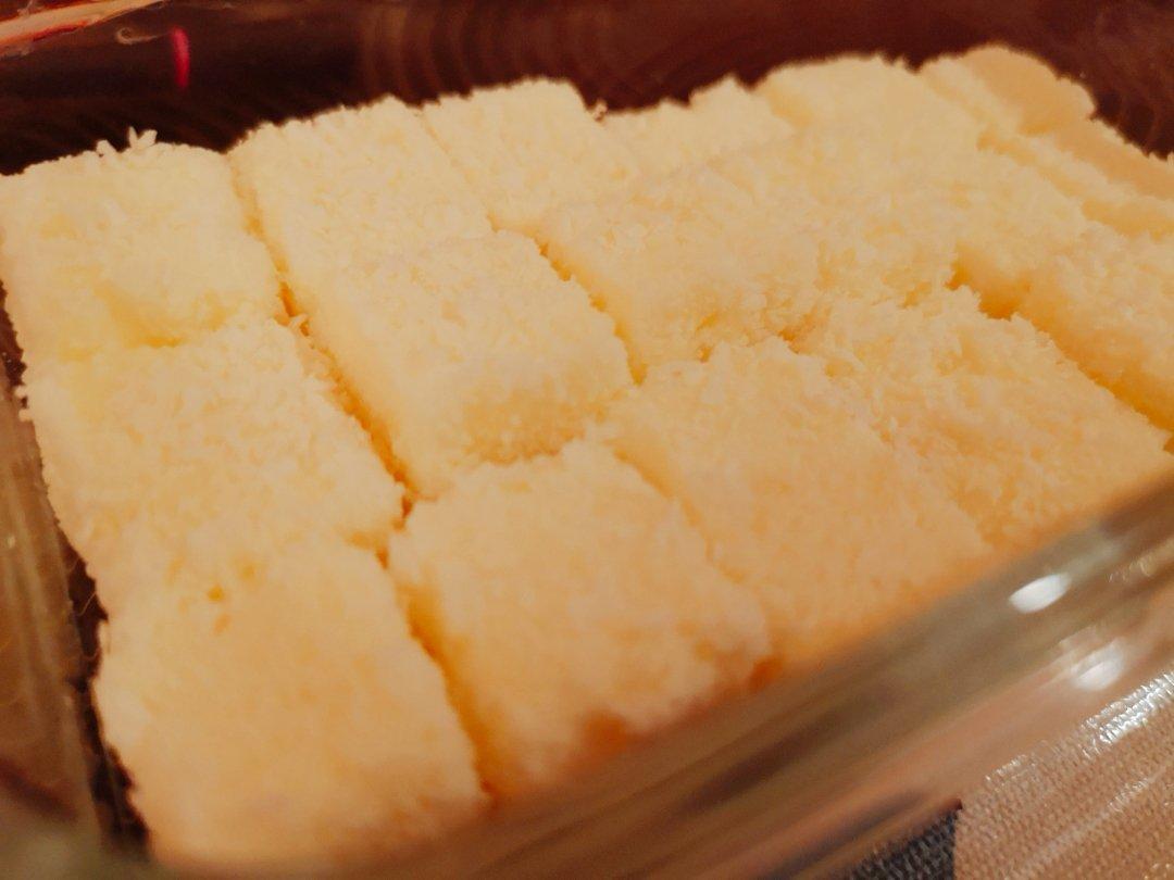 椰丝牛奶小方糕