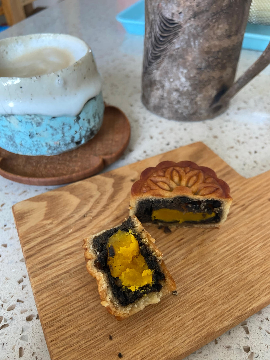 广式月饼—蛋黄芝麻月饼