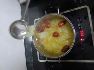 超简单的红枣枸杞银耳汤的做法 步骤5