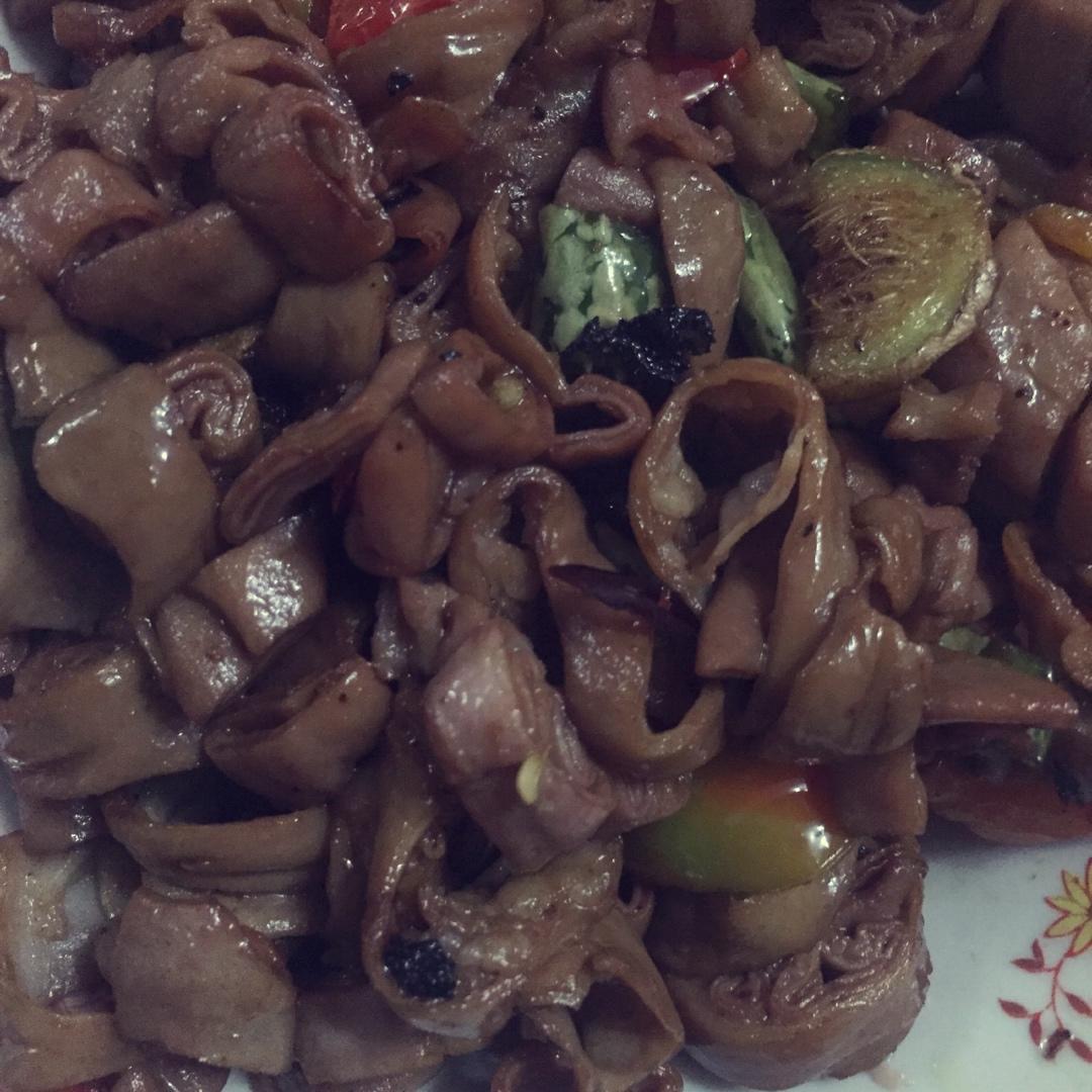 好吃到爆火爆肥肠