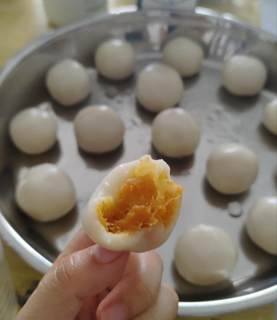 咸蛋黄肉松青团（艾糍）