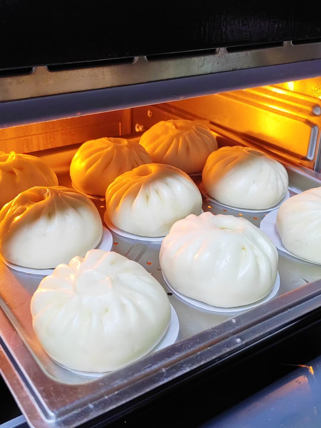 鲜嫩多汁的叉烧包