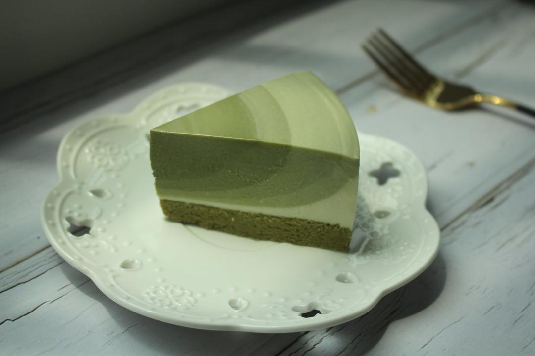 渐变抹茶慕斯蛋糕：我Amanda带着既美又作的抹茶甜点又来了！【曼食慢语】