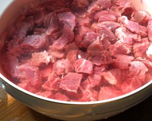 红烧白萝卜牛肉的做法 步骤1