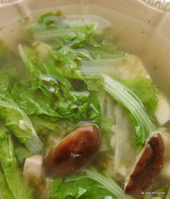 电饭锅小白菜香菇豆腐汤的做法