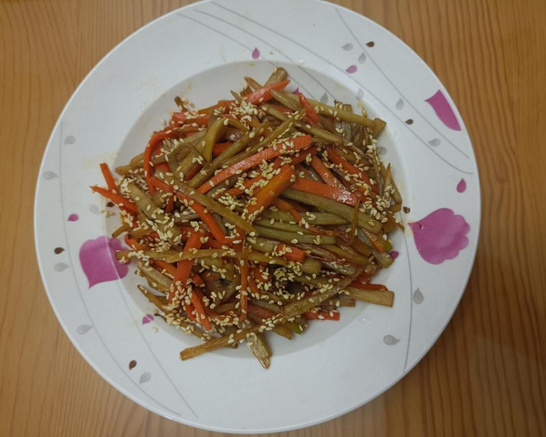 ［纯素Vegan］"深夜食堂"里的金平牛蒡的做法