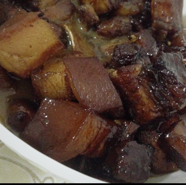 吃着碗里望着锅里的红烧肉