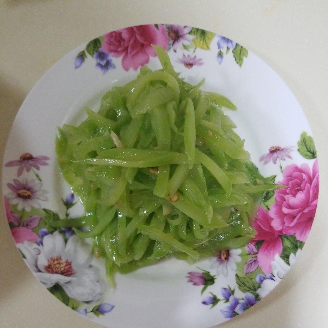 凉拌莴笋