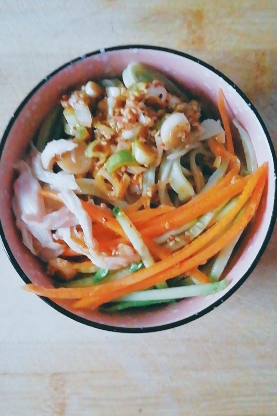 鸡丝凉面